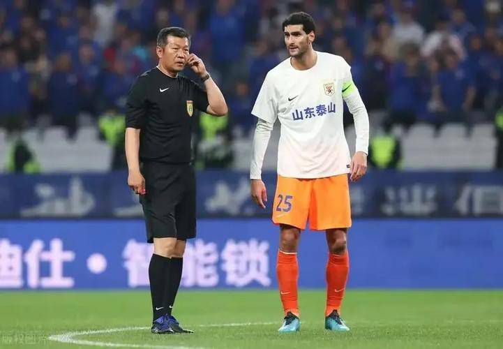 那不勒斯主力门将梅雷特在本轮意甲受伤离场，《罗马体育报》称他可能是左大腿肌肉拉伤。